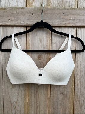 Victoria's Secret Cream Cotton T-shirt Logo Hardware Lightly Lined Wireless Bra